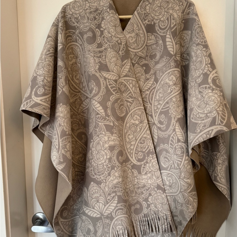 Chic Paisley Patterned Shawl